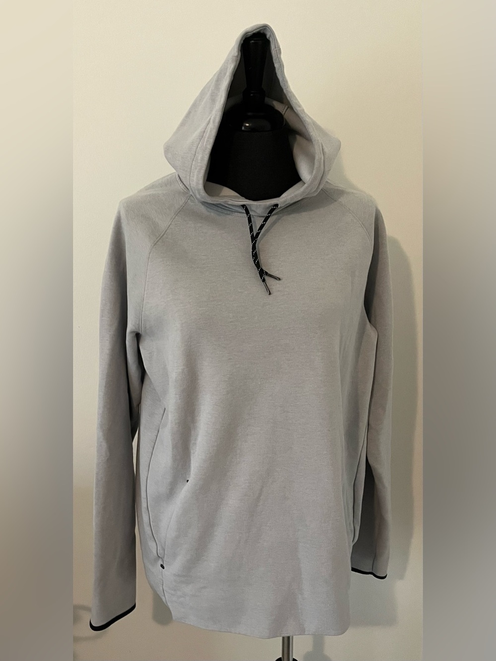 Like new Old Navy Light Gray Men's Pullover Hoodie with Black Drawstring XL Talk